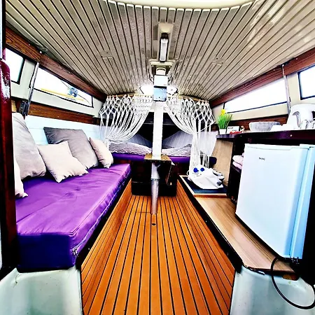 Boat Night Keep Cool Bateau-hôtel *